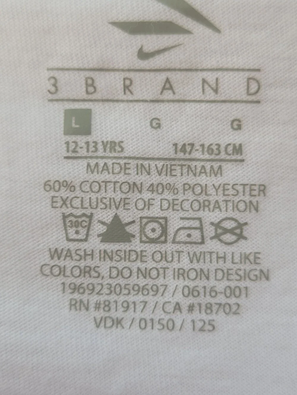 Nike 3Brand Boys White T-shirt. Size L 12-13 Years